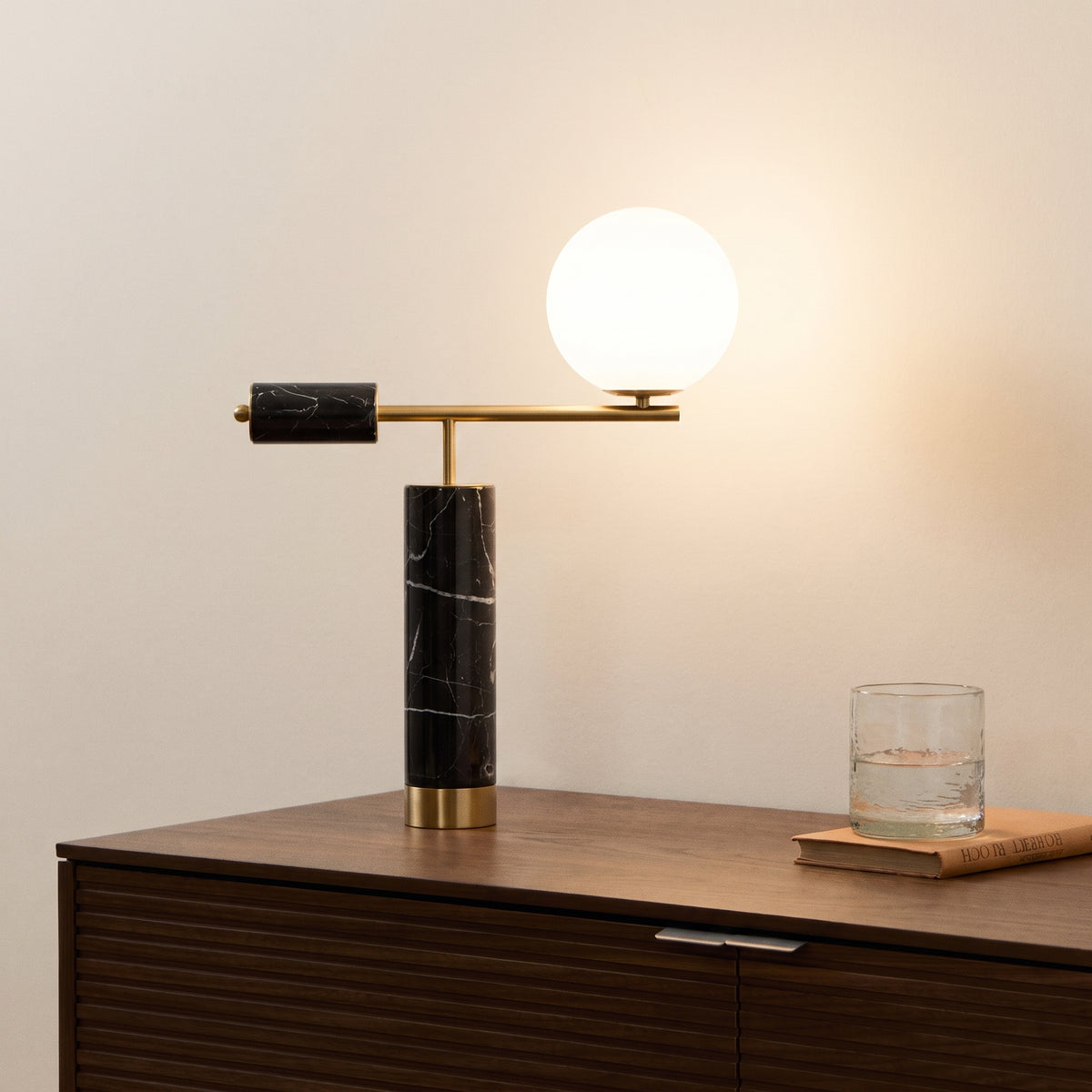 Aether kunstbordlampe i marmor