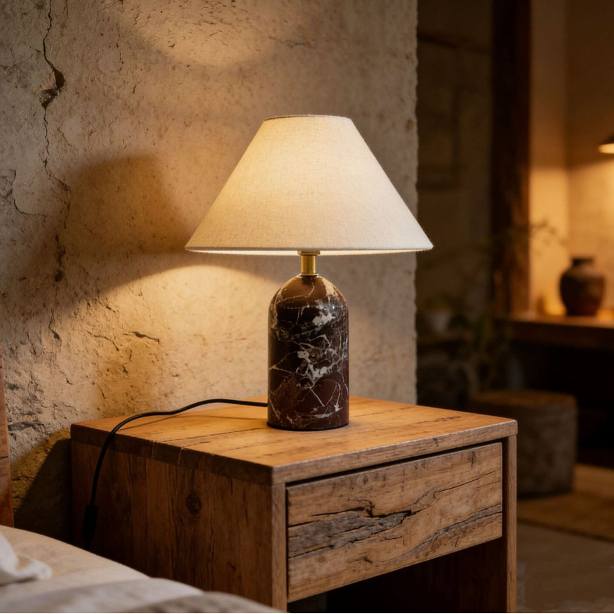 Isa bordlampe i marmor og silke