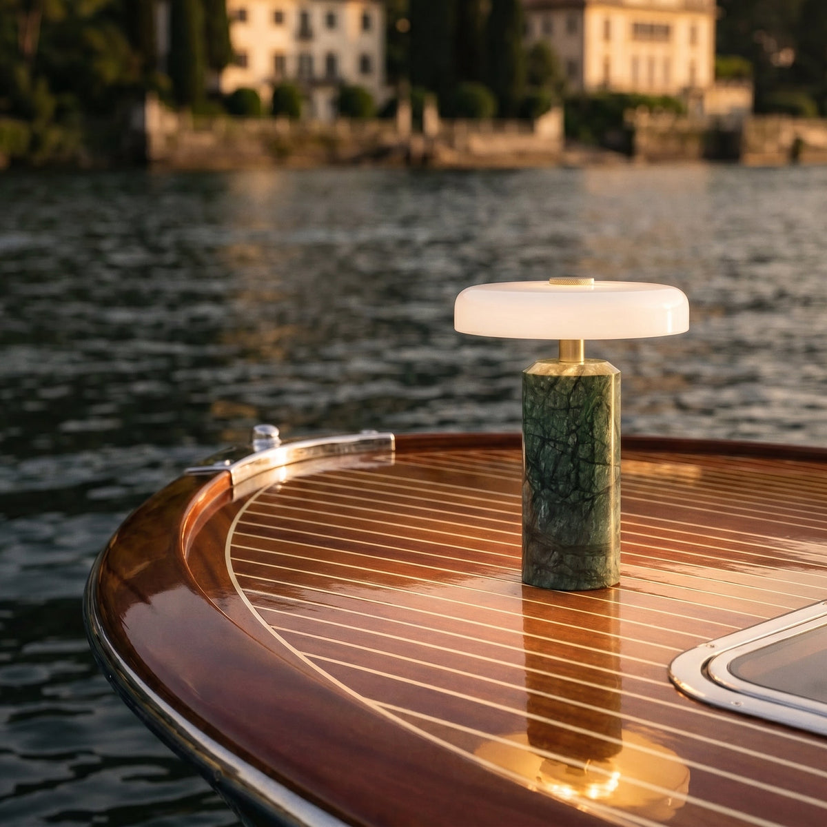 Tischleuchte aus Marmor und Glas