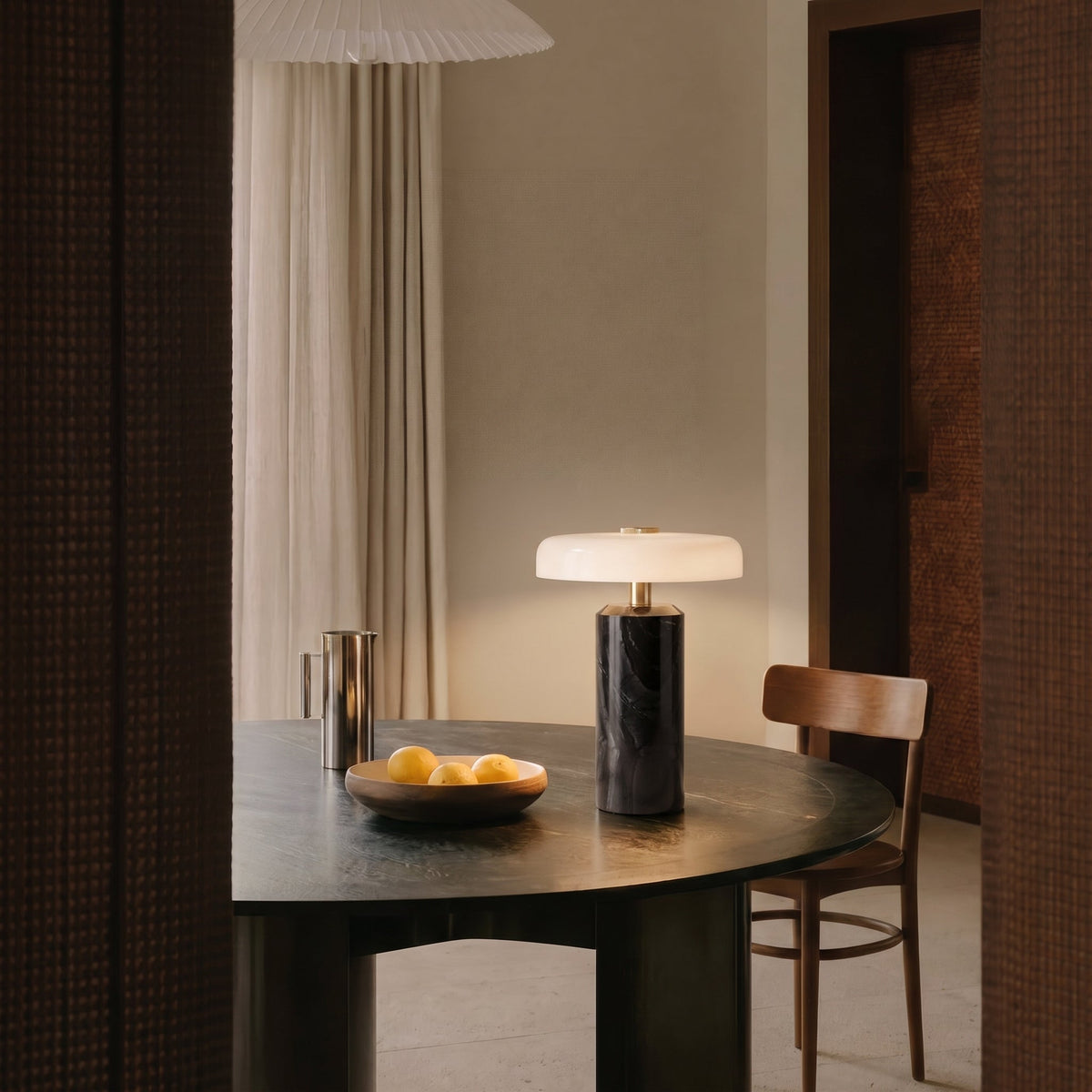 Tischleuchte aus Marmor und Glas