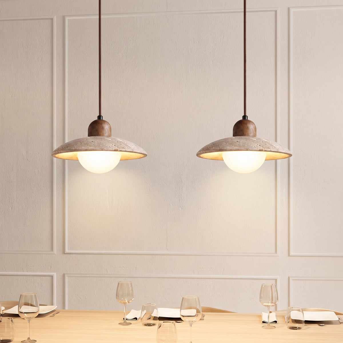 Lampada a sospensione Osla in travertino a 2/3 luci