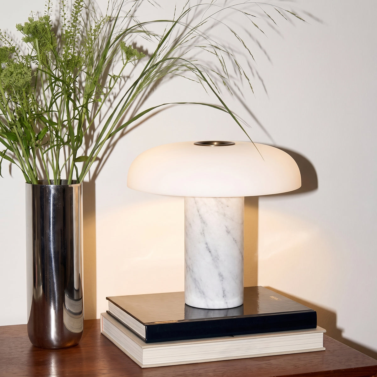 Lámpara de mesa Pelar de mármol y cristal
