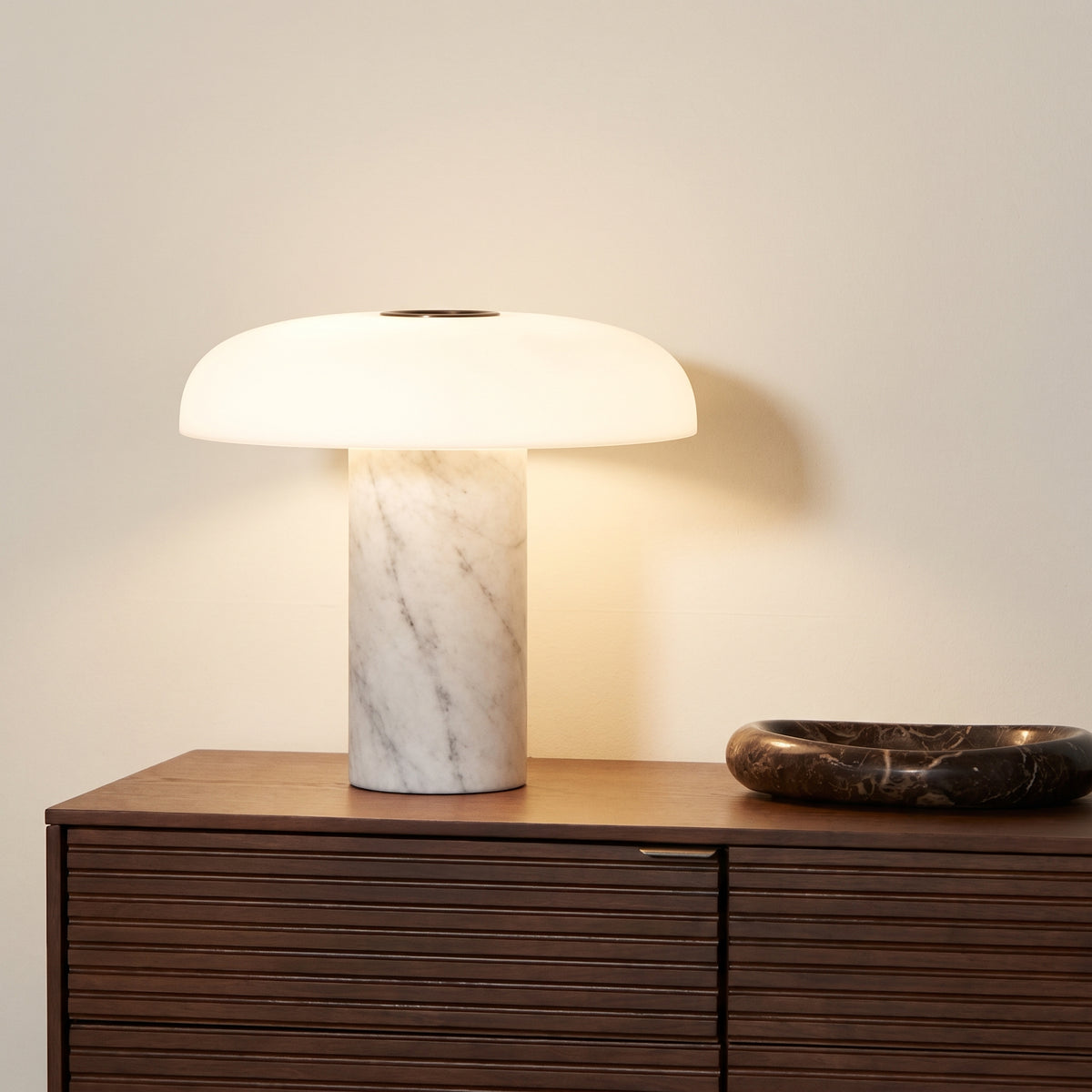 Lámpara de mesa Pelar de mármol y cristal