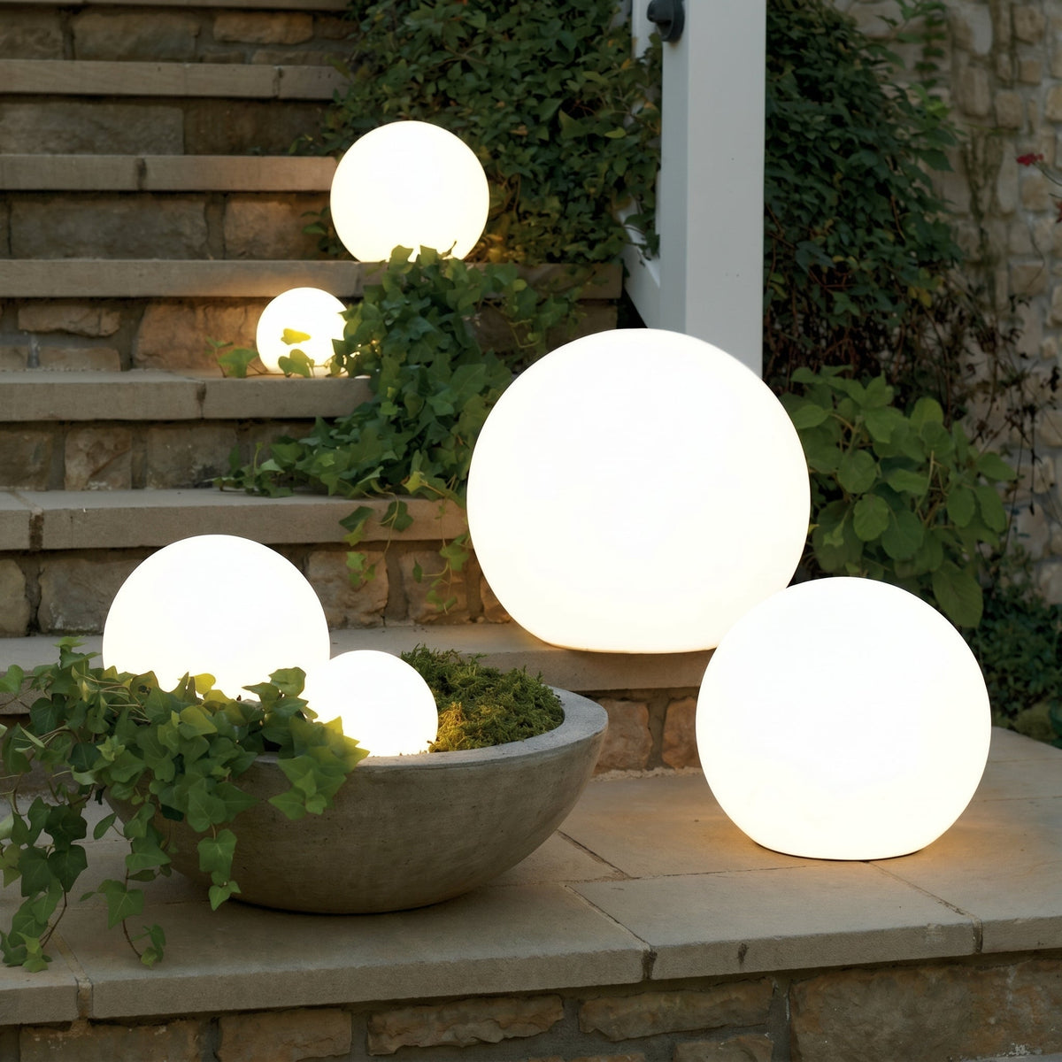 Solcellehavekugle – trådløs udendørslampe