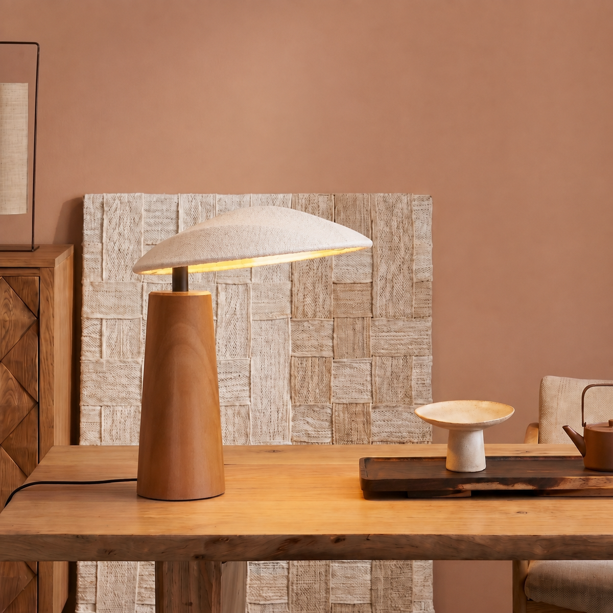 Wabi Sabi bordlampe med hatformet skærm